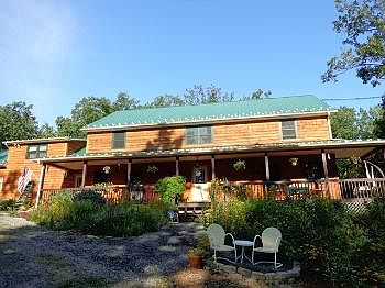 3rd image of 150 Woodward Ln