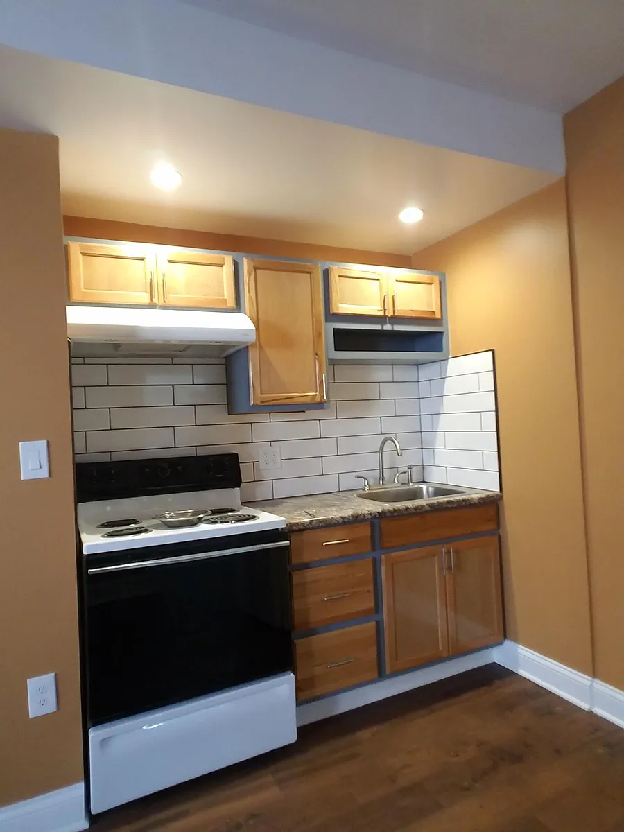 Building Photo - 3140 W 59th St #208