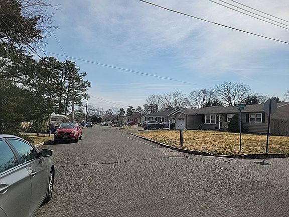 4th image of 74 Kettle Creek Dr