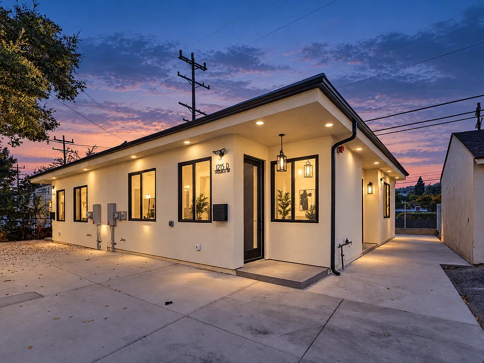 1215 N Verdugo Rd #D