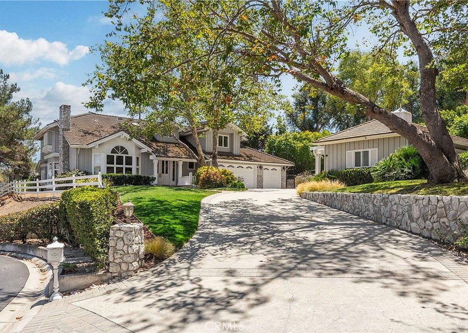 1st image of 1 Colina Ln