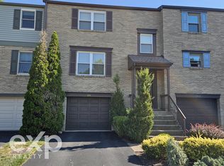 202 Canterbury Dr, Coraopolis, PA
