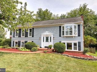 10312 Yorktown Ct, Great Falls, VA 22066