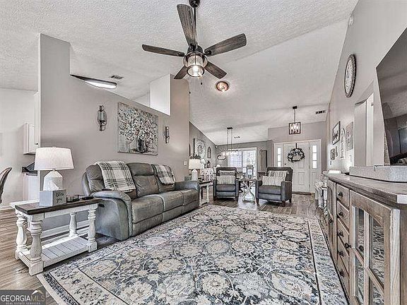 3rd image of 162 Old Burnt Hickory Rd