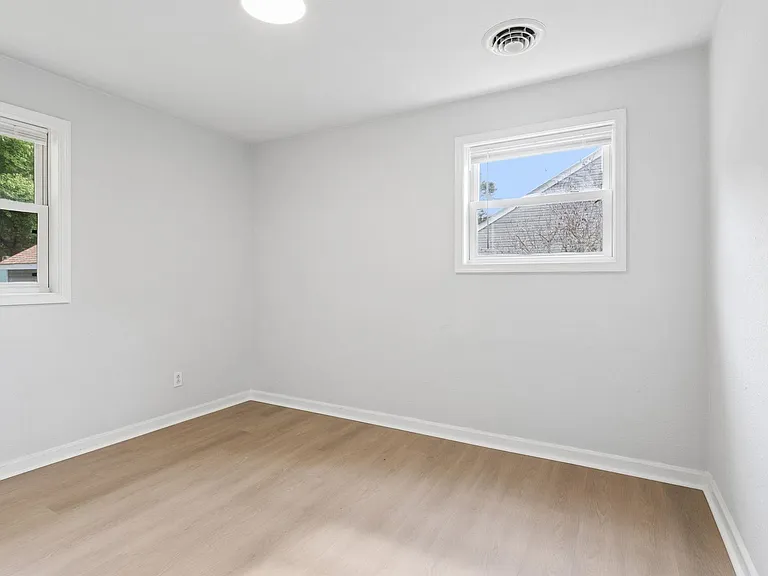 11 Woodhaven Rd — Photo 19