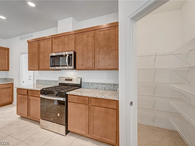 630 Great River Ave — Photo 17