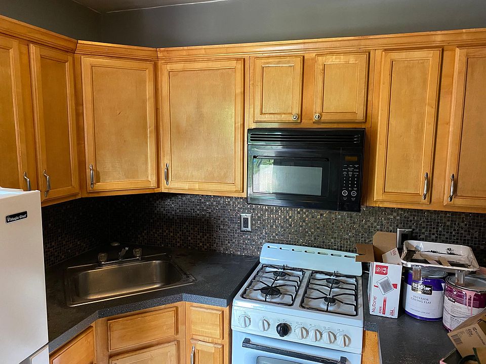 1st image of 126 Grandview Ave #6