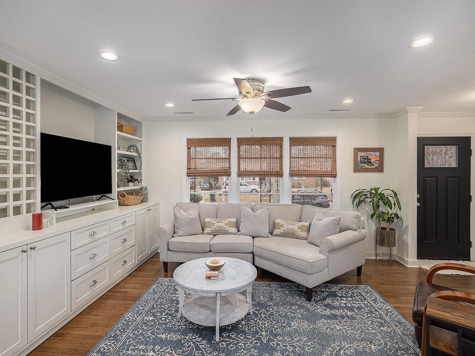 826 Symmes Dr — Photo 4