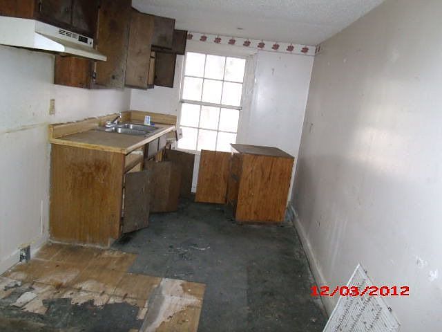 2nd image of 269 Glausier St SE