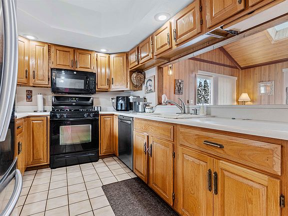 5th image of 10810 Banyan Dr