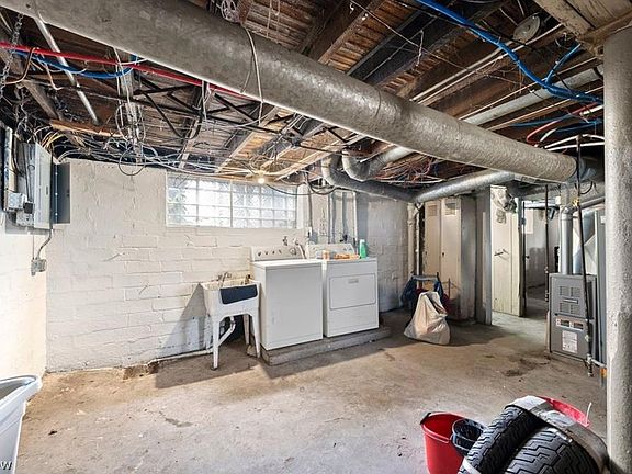 5th image of 10330 Bernard Ave