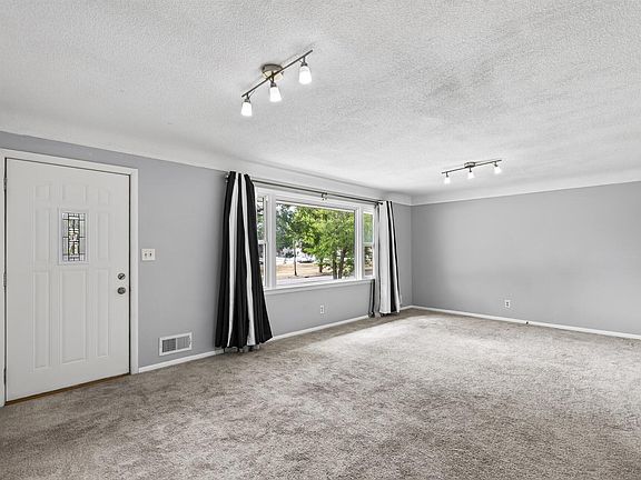 5th image of 2173 Wilson Ave
