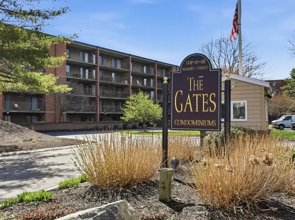144 Marble St APT 403, Stoneham, MA 02180