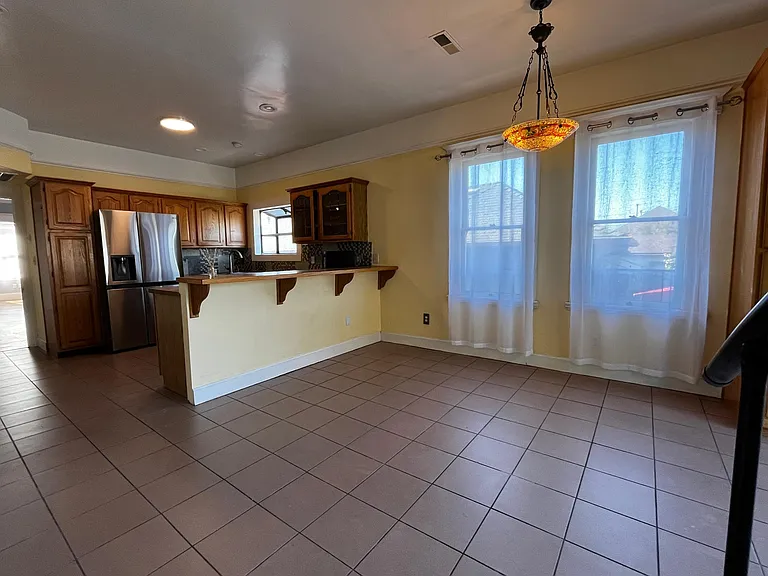 1440 Bay St — Photo 17