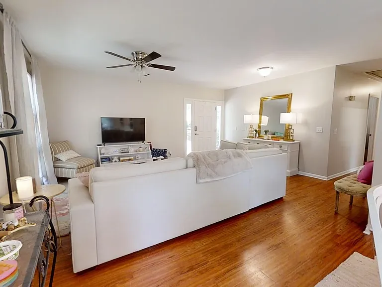 560 Sherwood Dr — Photo 10