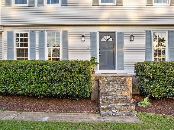 4th image of 2945 Old Britain Cir