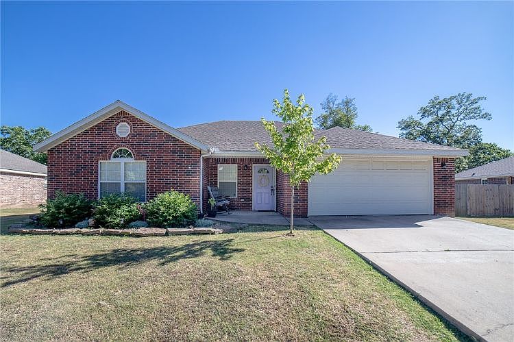1st image of 13 Leland Ln