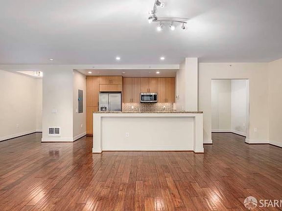 5th image of 235 Berry St APT 508