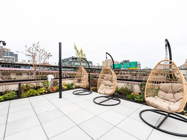 376 Bedford Avenue image 17 of 23