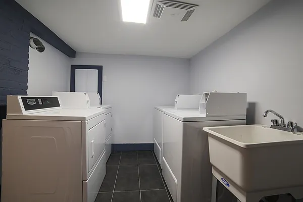 Rented by Prime Square Realty | media 27