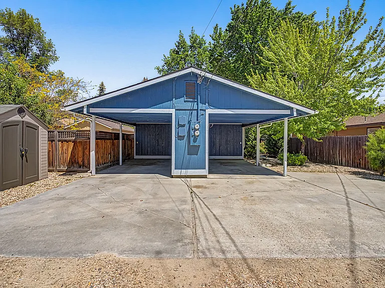 1409 E State St — Photo 13