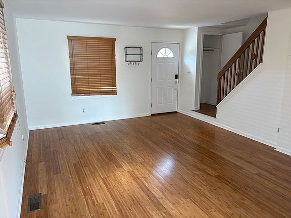5th image of 220 Harding Ave