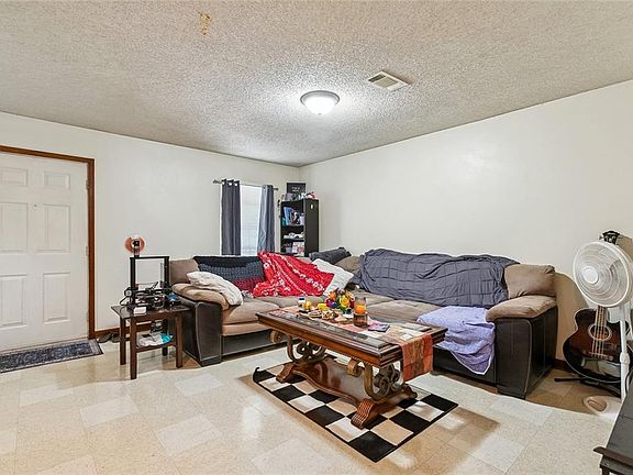 4th image of 46458 N Cherry St