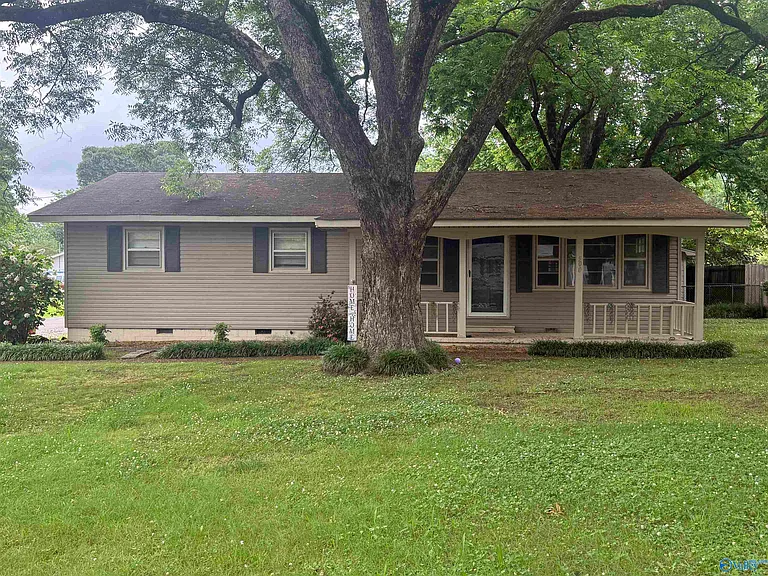500 Crestline Dr SW — Photo 1