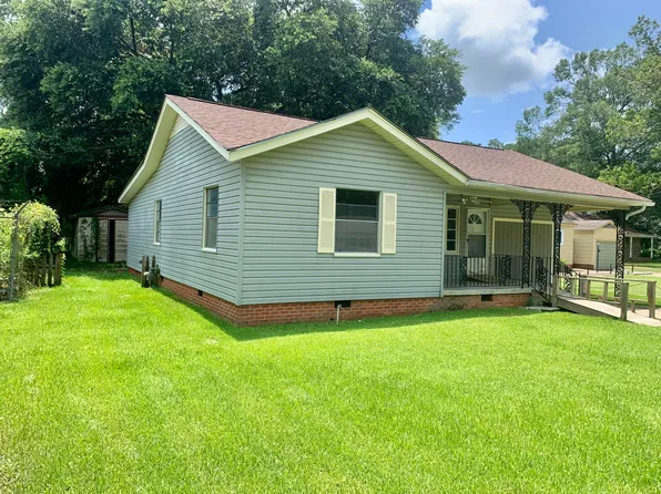 1628 Airport Dr, Laurel, MS 39440