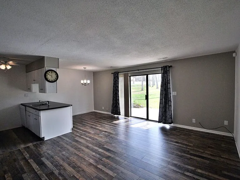 65 Wilshire Heights Dr — Photo 2