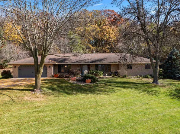 11158 Hidden Springs Ct, Dubuque, IA 52003