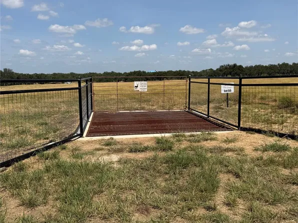 2124 Old Marble Falls Rd, Round Mountain, TX 78663