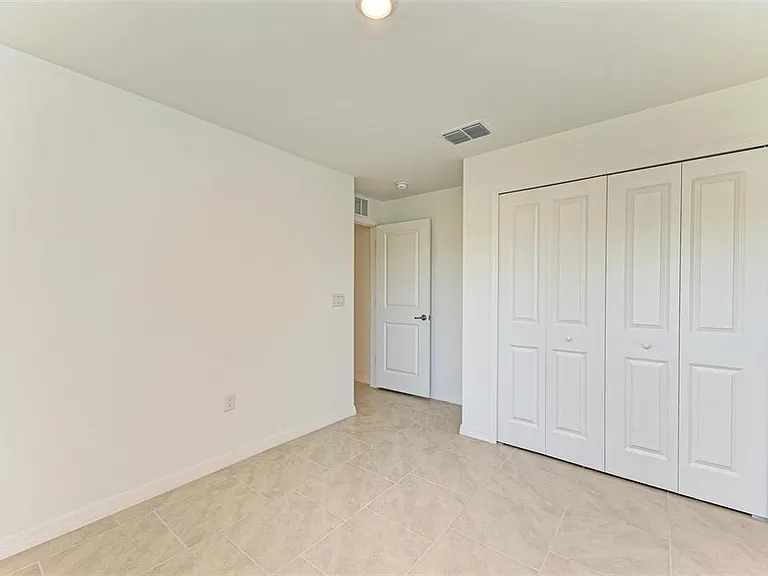 23444 Steeple Ave — Photo 23