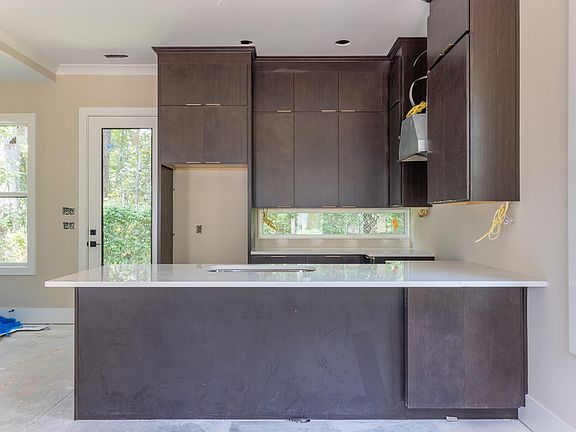 3rd image of 212 Gresham Ave