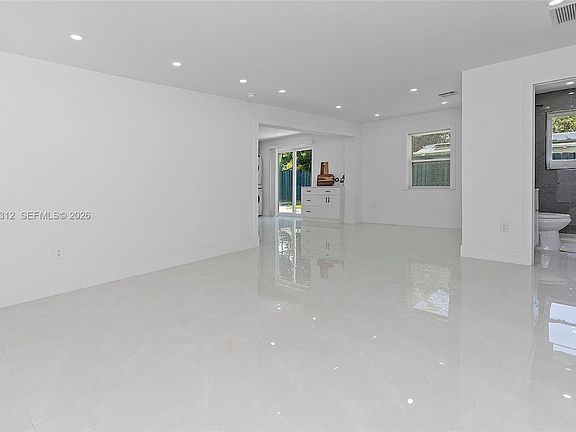 4th image of 1473 NE 30th Ct