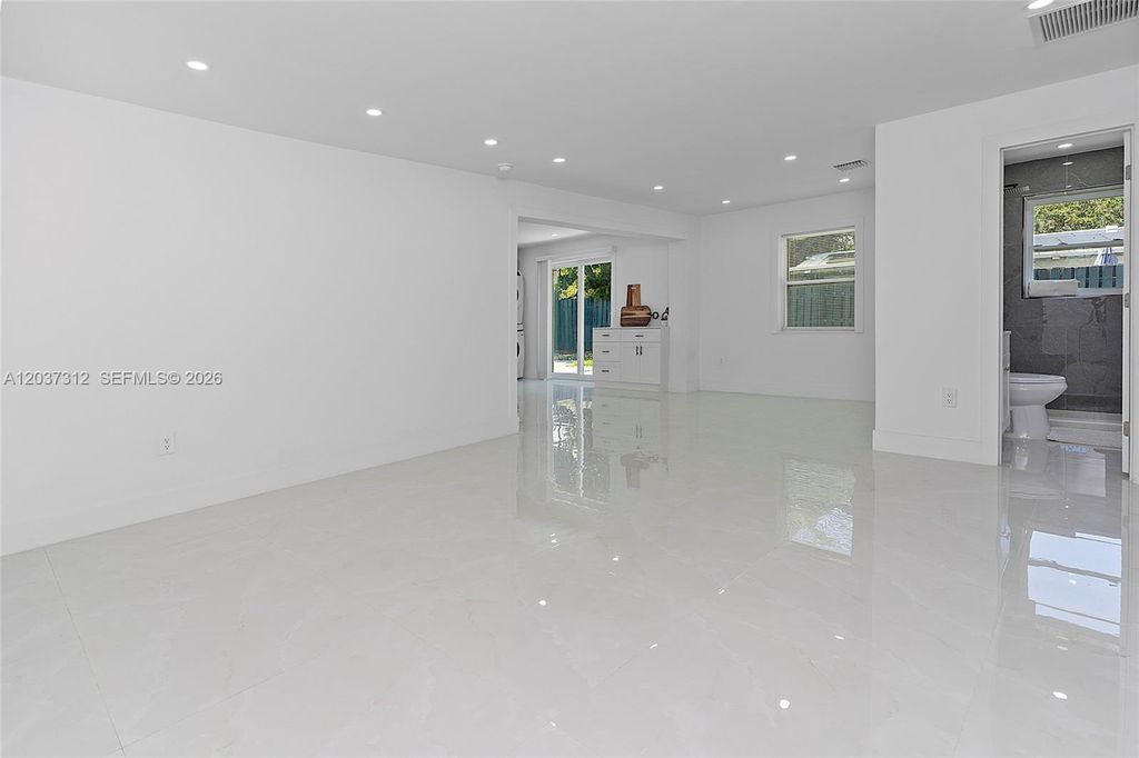 1473 NE 30th Ct, photo 4