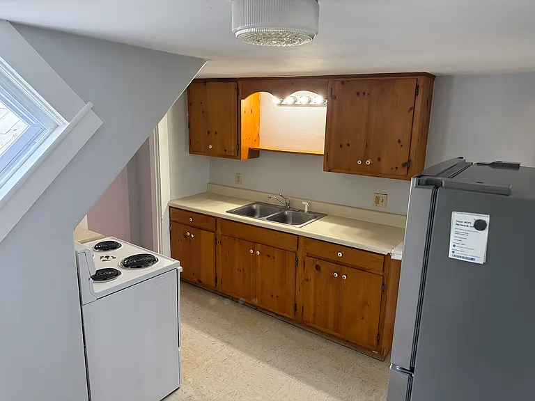 88 Roxbury St #3 — Photo 8
