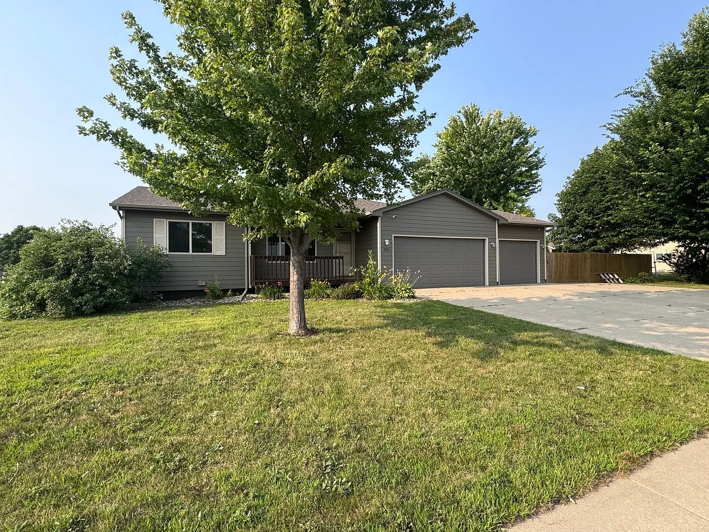 Spacious Ranch Home with 3-Car Garage, Finished Basement & Fenced Yard! — Photo 2