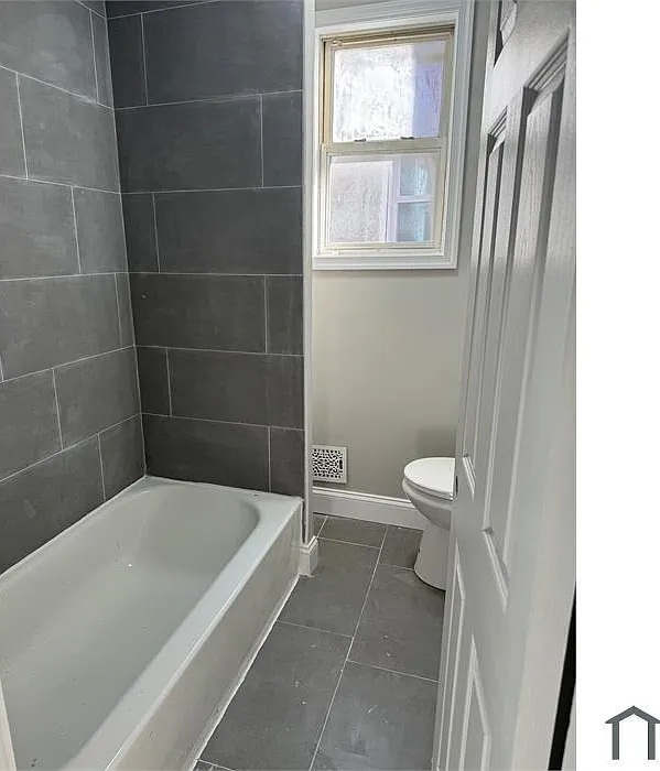 806 Appleton St — Photo 4