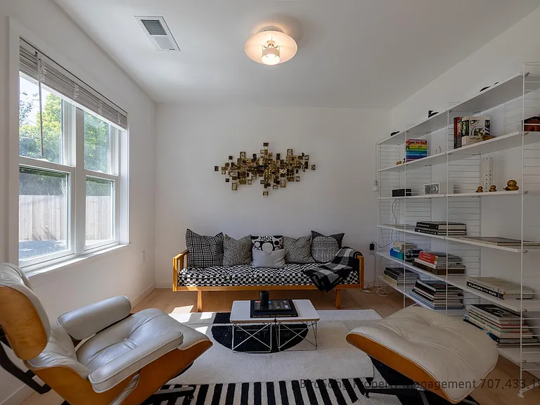 13846 Village Ave — Photo 14