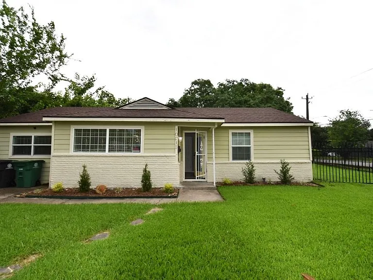 10213 Fairland Dr — Photo 2