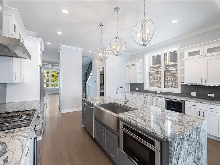 6241 S Woodlawn Ave — Photo 5