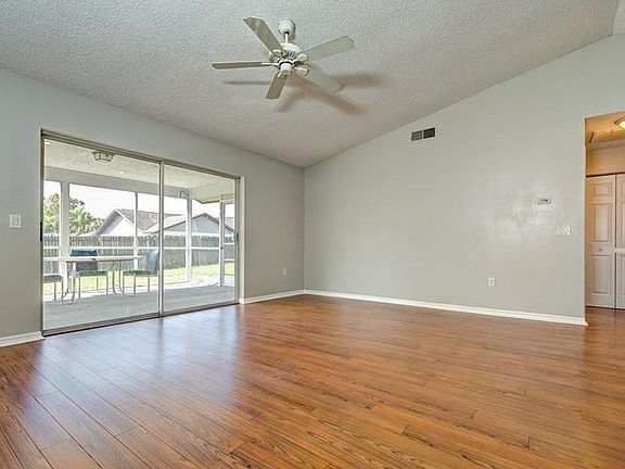 4th image of 18603 White Pine Cir