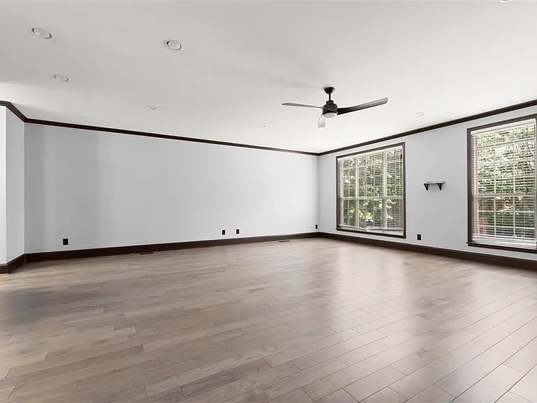 5583 Julian Pl — Photo 25