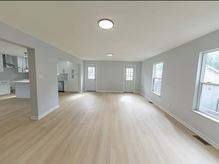 512 N Warren Ave — Photo 8