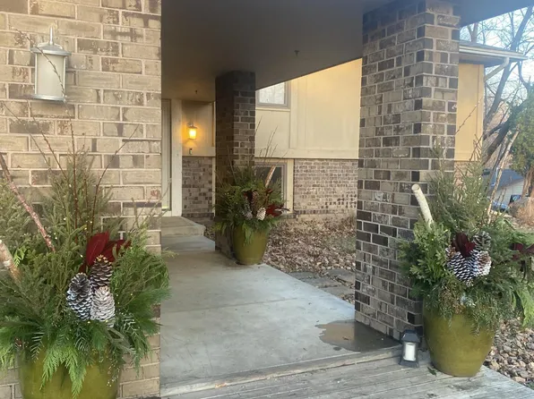 2760 Halstead Ln, Mound, MN 55364