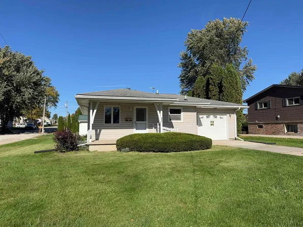 402 2nd Ave NE, Waukon, IA 52172