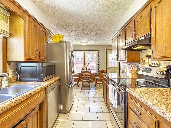 5th image of 927 W Glenwood Street
