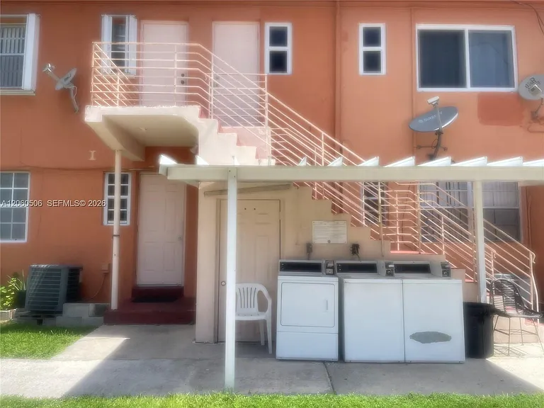 3430 SW 10th St #3 — Photo 7