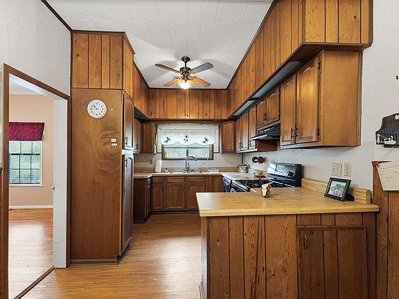 5th image of 202 Gill St